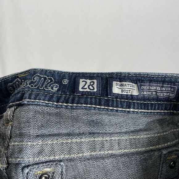 Miss Me NWOT Embellished Signature Boot Denim Jeans - Women’s 28 - Picture 7 of 9
